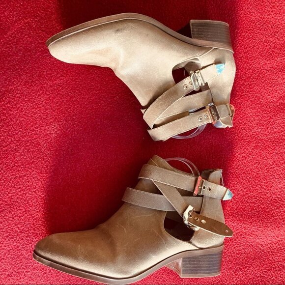 SEYCHELLES Sz 10  Strap Golden Details Buckles Zipper Stacked Heel Booties - Picture 5 of 11